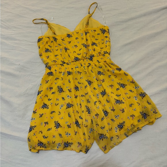 Romper - Picture 2 of 4